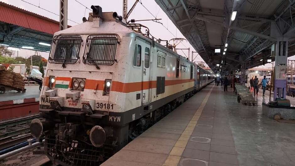 नवरात्र में काशी से वैष्णोदेवी, कामाख्या और मैहर जाना मुश्किल, ट्रेनों में सीटें फुल