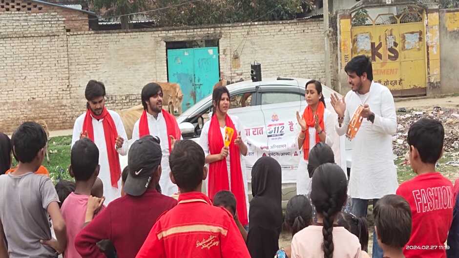 Chandauli News: जनता में डायल-112 की उपयोगिता एवं मिलने वाले सुविधाओं को लेकर नुक्कड़ नाटक के माध्यम से किया गया जागरूक