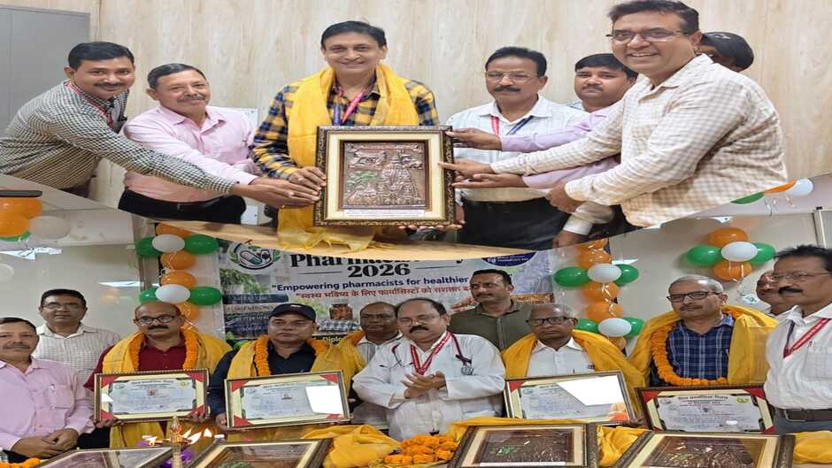विश्व फार्मासिस्ट दिवस पर संयुक्त समारोह, उत्कृष्ट फार्मासिस्टों को मिला काशी फार्मेसी रत्न सम्मान
