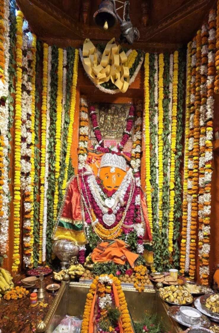 आयोजन में हहैय वंशी क्षत्रिय कसेरा समाज के नवयुवकों ने सक्रिय सहभागिता निभाई और कार्यक्रम की व्यवस्थाओं में सहयोग किया। मंदिर परिसर में दिनभर भक्तिमय वातावरण बना रहा।