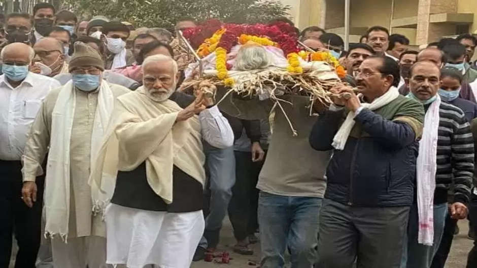 PM modi mother passes away: Prime Minister Narendra Modi's mother Heeraben Modi died at the age of 100, Prime Minister reached Ahmedabad to give shoulder