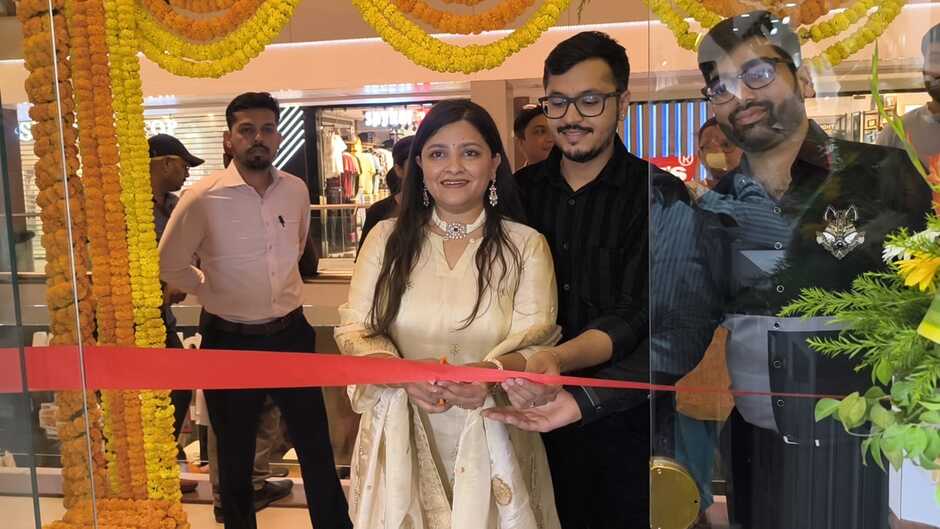 वाराणसी के सिगरा स्थित IP मॉल में &lsquo;रानीशा वाराणसी&rsquo; शोरूम का उद्घाटन। यहां सिल्वर ज्वेलरी, गिफ्टिंग और निवेश के बेहतरीन विकल्प उपलब्ध।