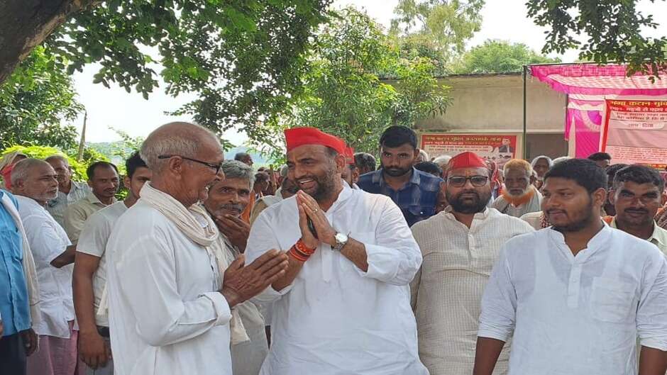 Chandauli News: सकलडीहा पहुंची गंगा कटान मुक्ति पदयात्रा! मनोज सिंह डब्लू ने कहा-सकलडीहा विधानसभा की जनता के साथ सौतेला व्यवहार कर रही भाजपा सरकार