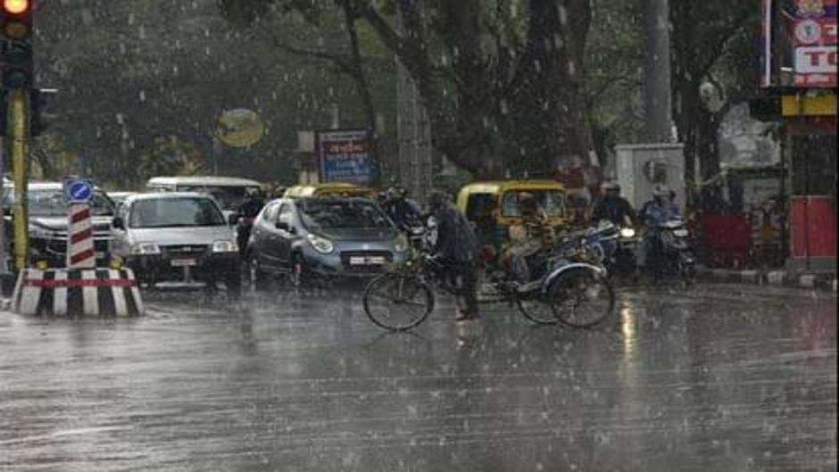 Monsoon Forecast Today: बारिश को लेकर नई भविष्यवाणी, अगले 24 घंटे भारी बारिश से मचेगा हड़कंप, येलो अलर्ट जारी