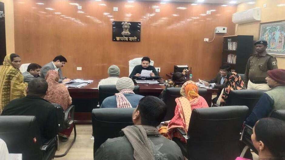Madhubani News: जनता के दरबार मे डीएम, कई मामलों का हुआ निष्पादन