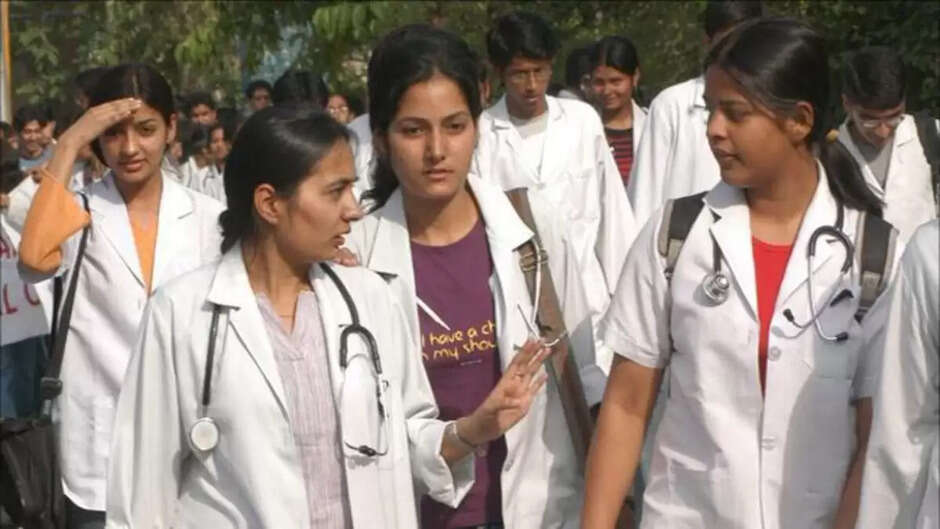 छात्रों के लिए बड़ी खुशखबरी! अब आपकी फ़ीस भरेगी सरकार
