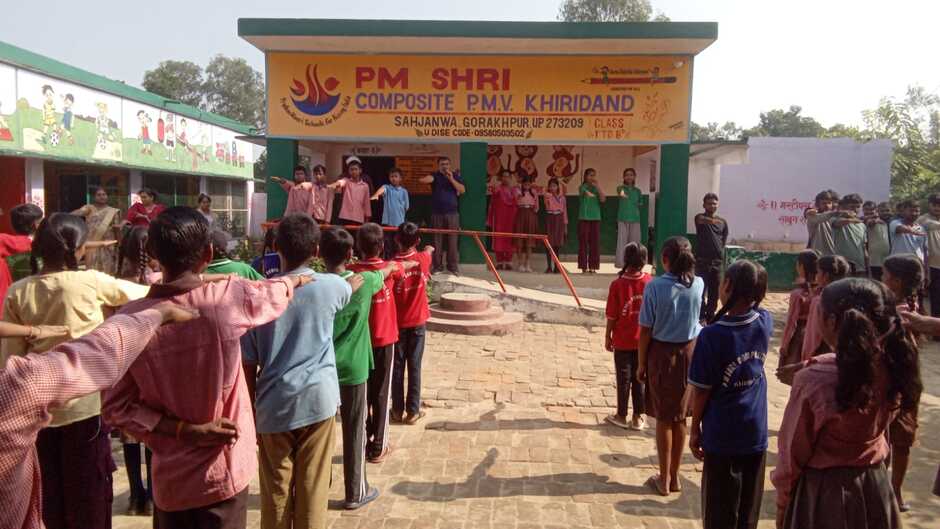 झुंगिया में नुक्कड़ नाटक से सरकारी योजनाओं की जानकारी, ग्रामीण जागरूक
