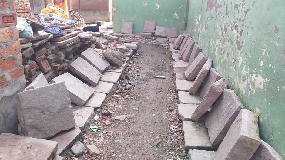 सैयदरा में सड़क खुदाई के बाद नहीं हुई मरम्मत, जलभराव से राहगीर परेशान