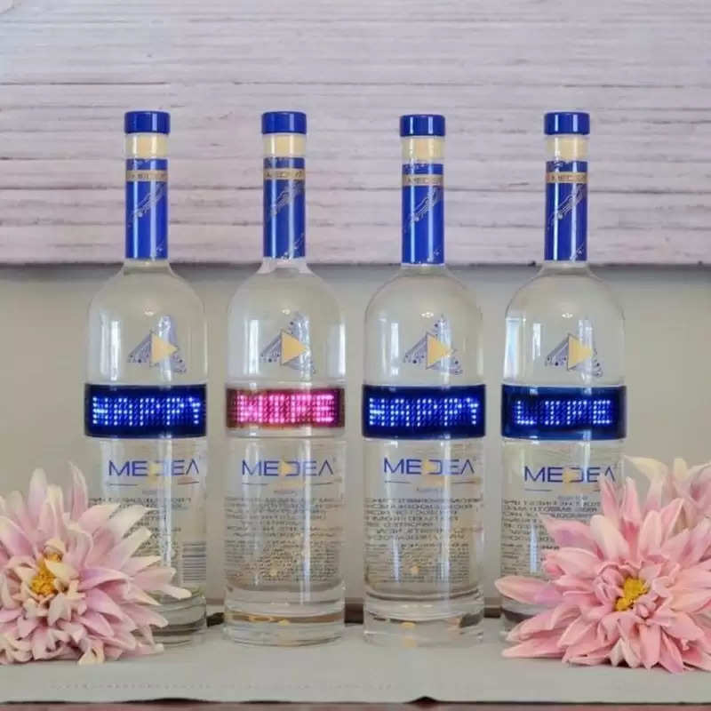 6. मीडिया वोडका प्रोग्रामेबल लिकर बोतल ( Medea Vodka Programmable Liquor Bottle)
