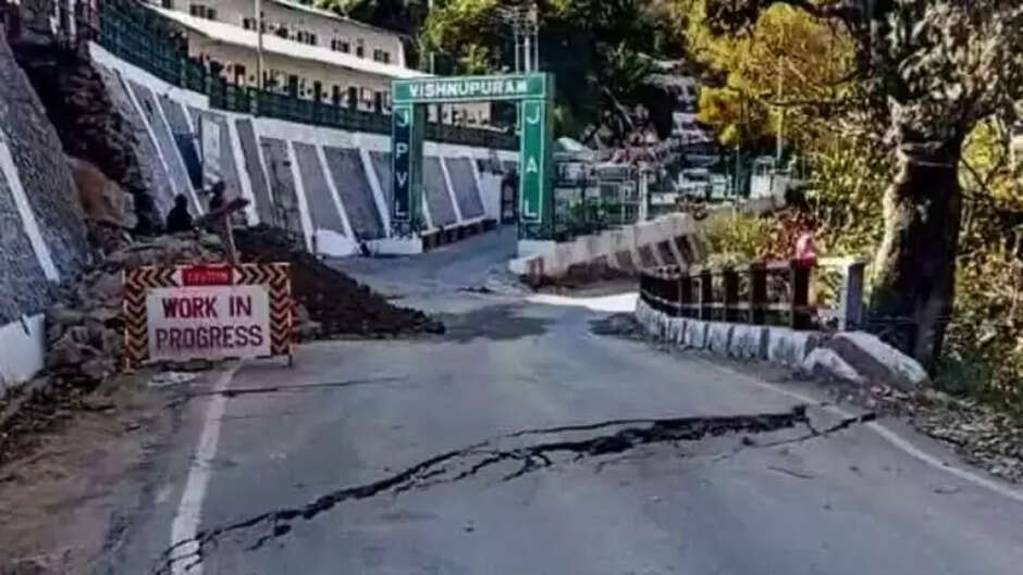 Joshimath Buildings Demolition: Danger of buildings built in Joshimath, will happen in some time, 4 thousand people illuminated