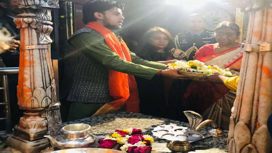 President Murmu reached Kashi, attended Baba Kaal Bhairav ​​and Vishwanath Dham, will see Ganga Aarti in the evening