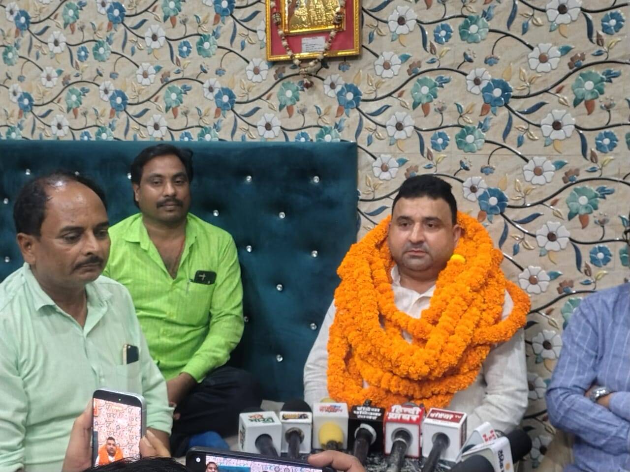 मुगलसराय विधानसभा से शिवशंकर अग्रहरि प्रत्याशी घोषित, कार्यकर्ताओं ने किया स्वागत