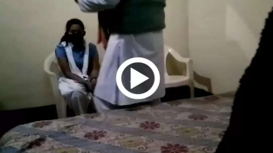 Chandauli Girl Viral Video: चन्दौली में दलित युवती से सामुहिक बलात्कार, दरिंदों ने किया Video Viral