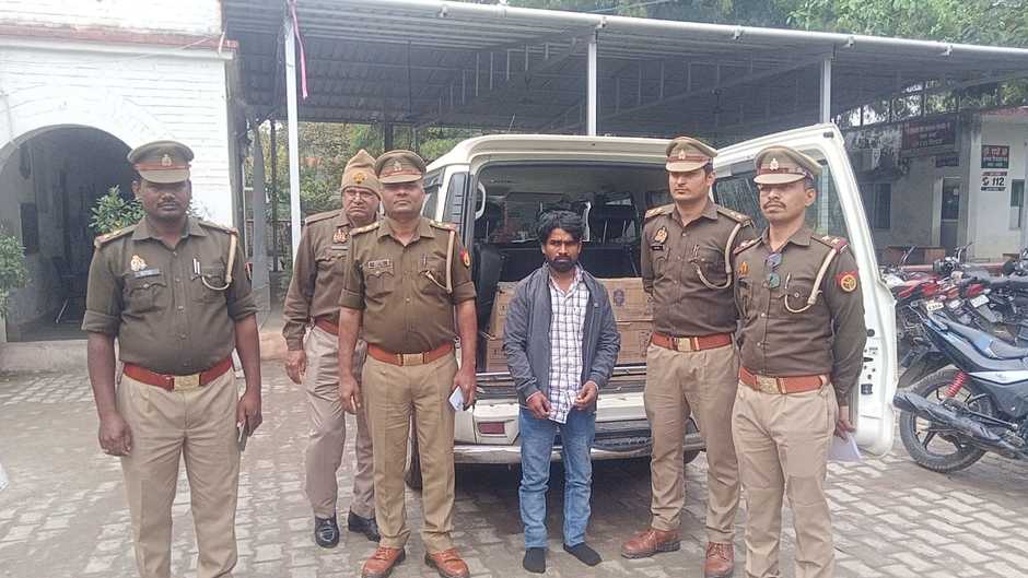 Chandauli News: चन्दौली में चोरी के स्कॉर्पियो में अवैध शराब के साथ तस्कर गिरफ्तार