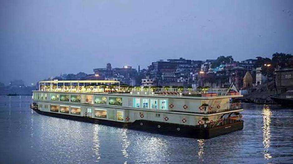 Varanasi News: बजड़ा और क्रूज पर नहीं होगा नए साल का जश्न, शाम पांच बजे के बाद गंगा पार नहीं जाएंगी नौका