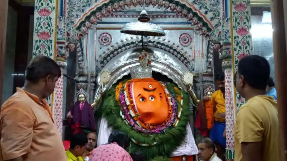 Ganesh chaturthi 2023: बनारस में सभी गणेश मंदिरों में श्रद्धालुओं की भारी भीड़, जानिए शुभ मुहूर्त व चंद्रोदय का समय