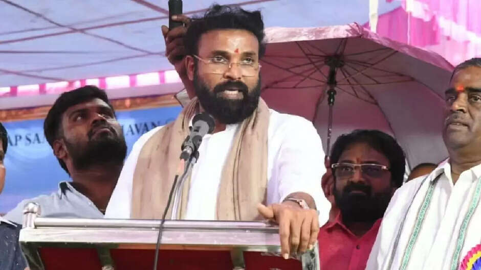 O God, what did the minister say.... The statement went viral, opened his own secret in front of the students... Said- Passed 10th by cheating, I am a PHD in cheating