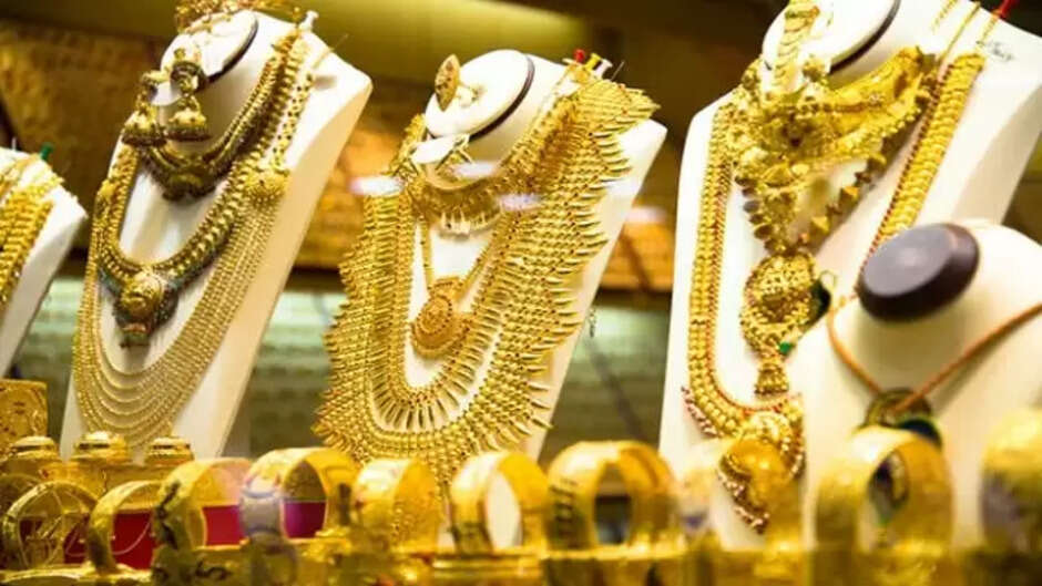 गहने बनवाने का सुनहरा मौका, सोने-चांदी की कीमतों में आई भारी गिरावट, आखिर कितना सस्ता हुआ सोना