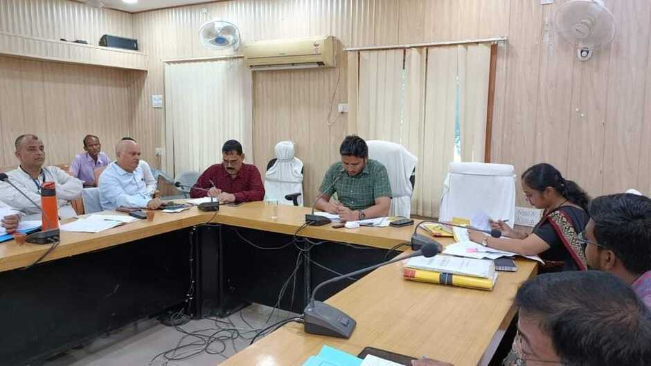 Bihar News: मधुबनी डीएम ने खनन टास्क फोर्स की बैठक में दिए कई निर्देश