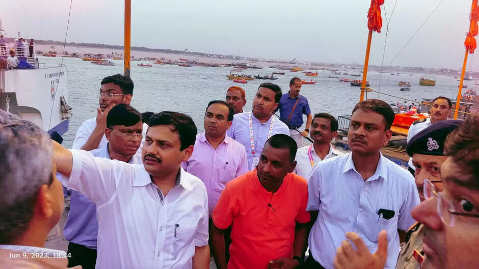 Varanasi News: वाराणसी में कमिश्नर एवं जिलाधिकारी ने संयुक्त रूप से जी-20 कार्यक्रम की तैयारियों का किया स्थलीय निरीक्षण