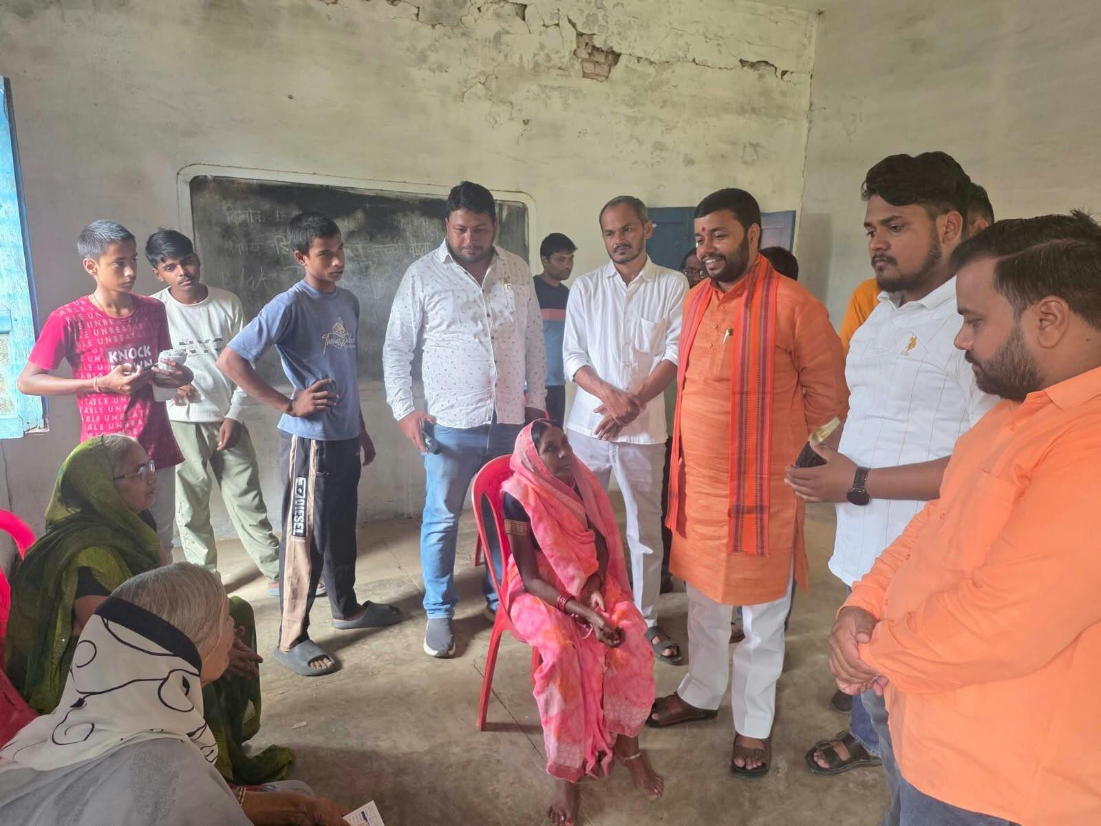 में गर्मी के दौरान निशुल्क प्याऊ की शुरुआत से जुड़े कार्यक्रम में भी अम्बरीष सिंह भोला की मौजूदगी रही। इस पहल का आयोजन त्रिशक्ति सेवा फाउंडेशन और हिन्दू युवा वाहिनी से जुड़े कार्यकर्ताओं की ओर से किया गया था।