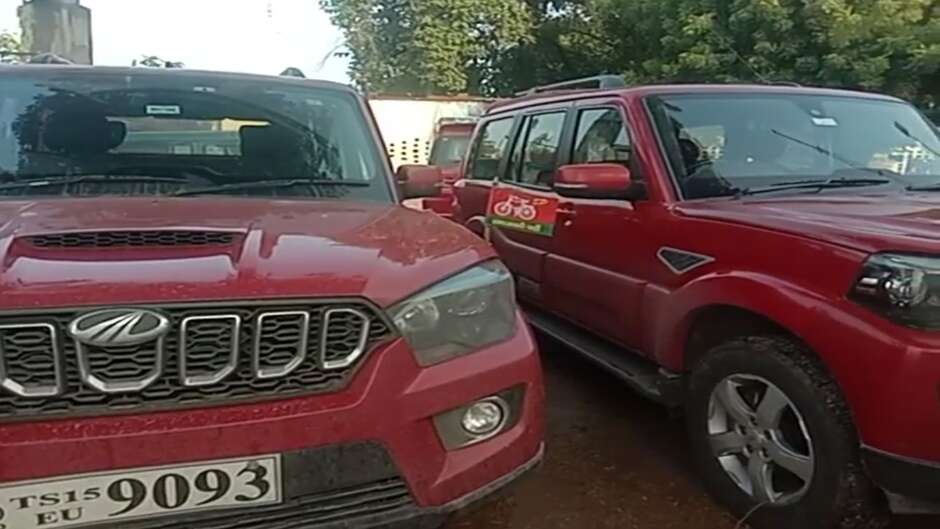 Chandauli News: चन्दौली पुलिस ने पूर्व विधायक पर कसा शिकंजा, 3 गाड़ियां की गई सीज