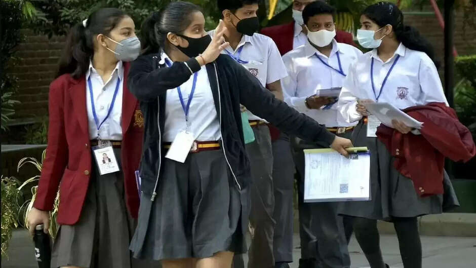 स्कूलों में फिर बढ़ाई गई फीस, सालाना भरना होगा 20 से 30 हजार रुपए ज्यादा...पैरेंट्स को हुए परेशान!