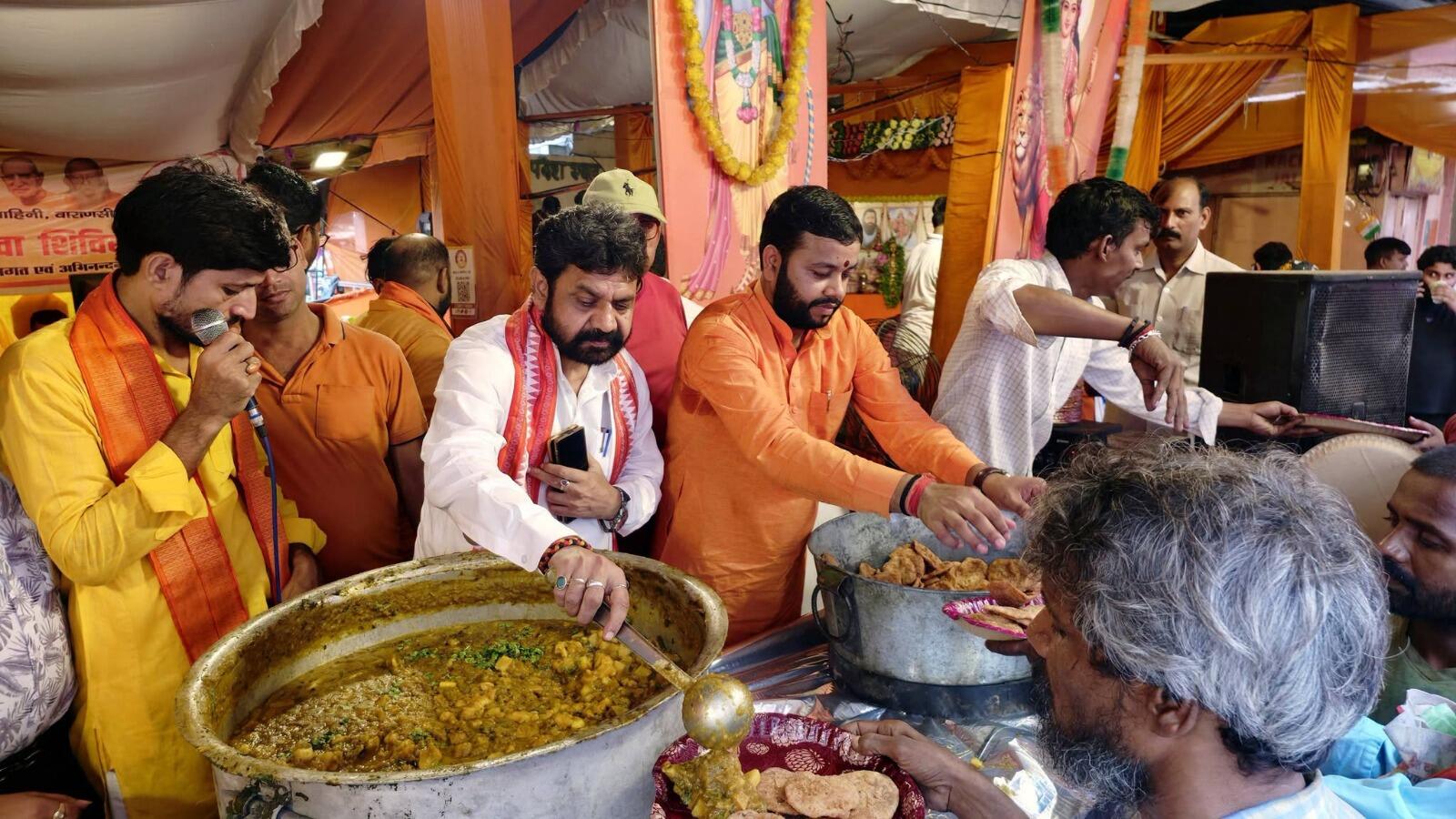 जनसेवा से जुड़े कार्यक्रमों में धार्मिक-सामाजिक आयोजनों में उनकी भागीदारी भी सामने आती रही है। वाराणसी में आयोजित विभिन्न आयोजनों में वे मुख्य अतिथि या संगठनात्मक प्रतिनिधि के रूप में शामिल हुए हैं।