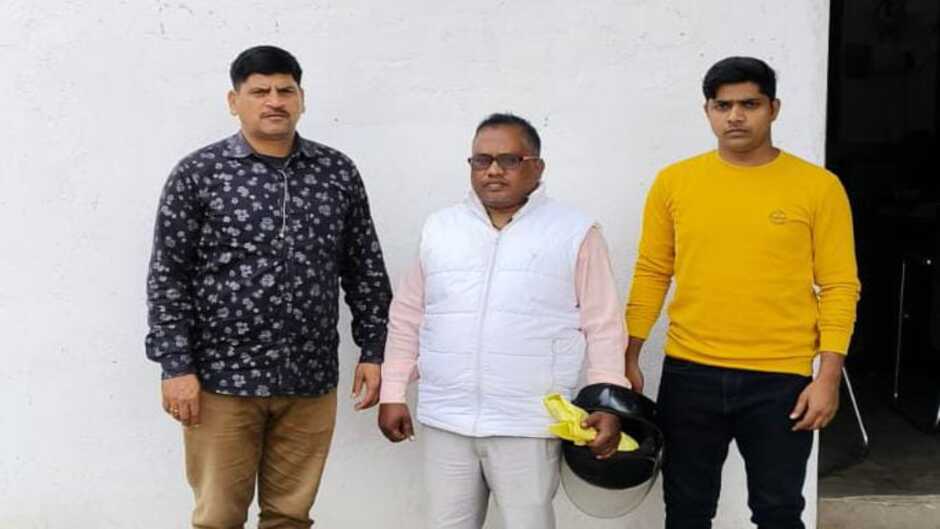 Chandauli News: चन्दौली में एक व्यक्ति हुआ साइबर क्राइम का शिकार, पुलिस ने निकलवाये पीड़ित के पैसे