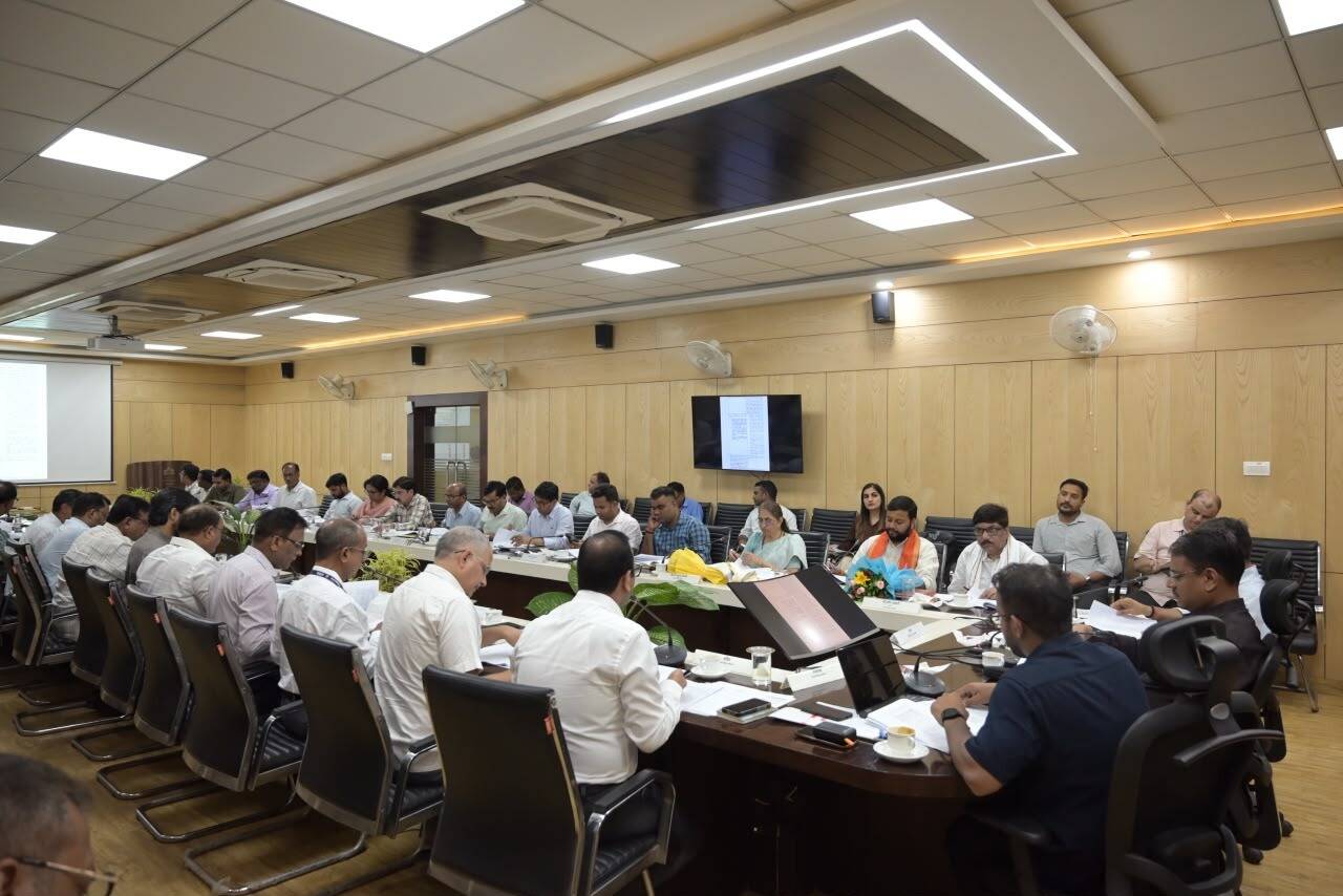 हिन्दू युवा वाहिनी से जुड़े दायित्वों के साथ उन्होंने विभिन्न सामाजिक कार्यक्रमों में भागीदारी की है। वहीं वाराणसी विकास प्राधिकरण (वीडीए) की बोर्ड संरचना में सदस्य के रूप में भी उनका नाम दर्ज है।