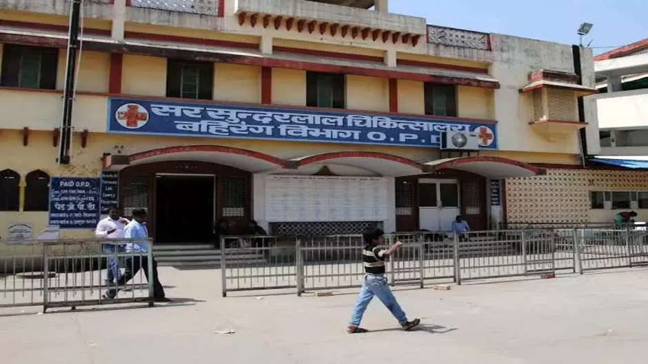 Varanasi BHU: 12th pass was treating pregnant women in BHU hospital, fake interns caught