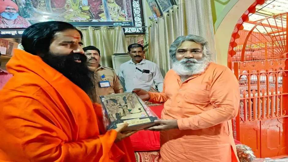 Varanasi News: काशी पहुंचे योग गुरु बाबा रामदेव, बाबा विश्वनाथ का दर्शन के बाद माँ अन्नपूर्णा दरबार में टेका मत्था