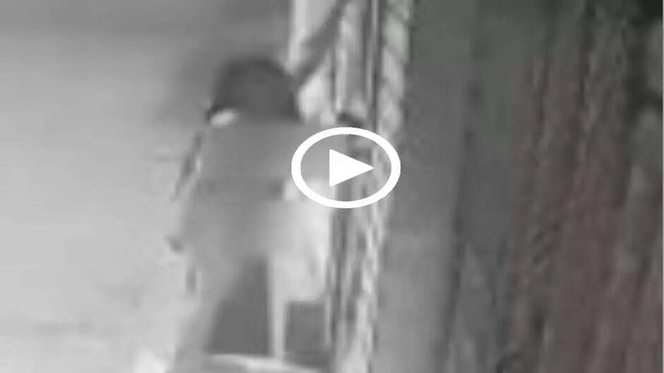 viral video,cctv video of girl in nude goes viral,rampur nude woman viral video,up nude woman viral video,rampur viral video,video goes viral,rampur woman viral video,video viral ,यूपी में आधी रात को खुले बालों में बिन कपड़ों के घूम रही थी लड़की, वीडियो वायरल...
