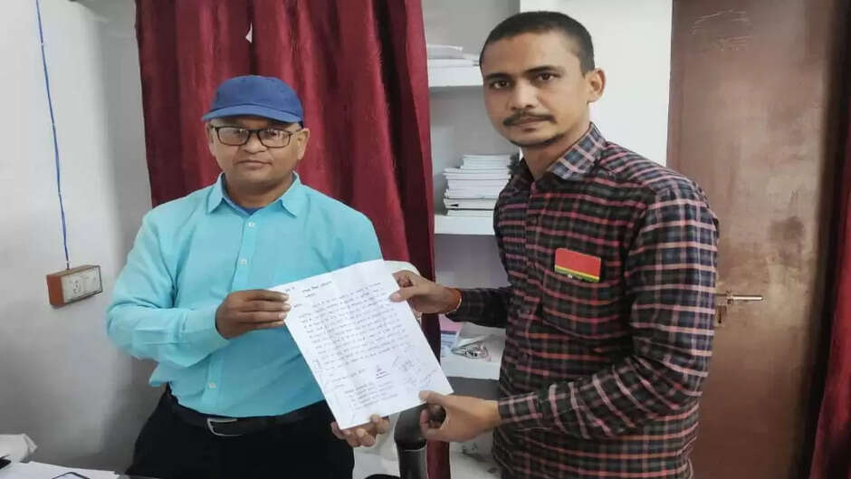 People's representatives and villagers are angry with the working style of the teacher in Ayodhya