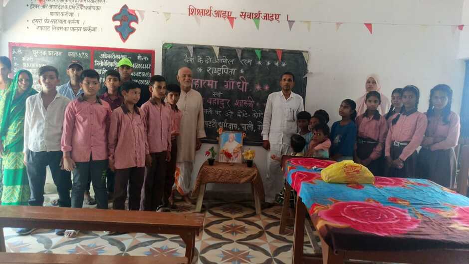 गांधी-शास्त्री जयंती पर विद्यालय में गूंजा सत्य, अहिंसा और सादगी का संदेश