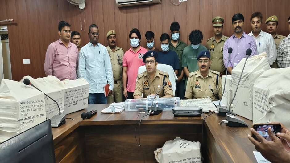 मुगलसराय में इंटरनेशनल साइबर ठगी का खुलासा, जापानी नागरिकों को बनाते थे निशाना; 5 गिरफ्तार