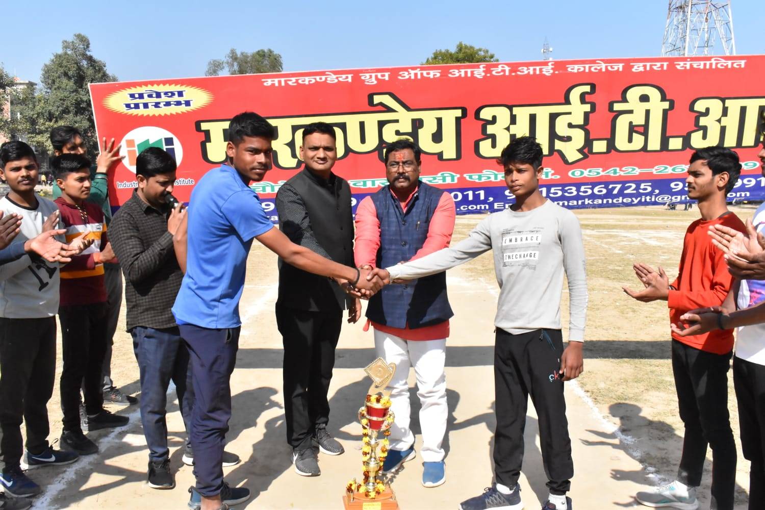 Varanasi News: वाराणसी में अंतर्विद्यालयी खेलकूद प्रतियोगिता में क्रिकेट लीग मैच का आयोजन, कल होगा सेमीफाइनल