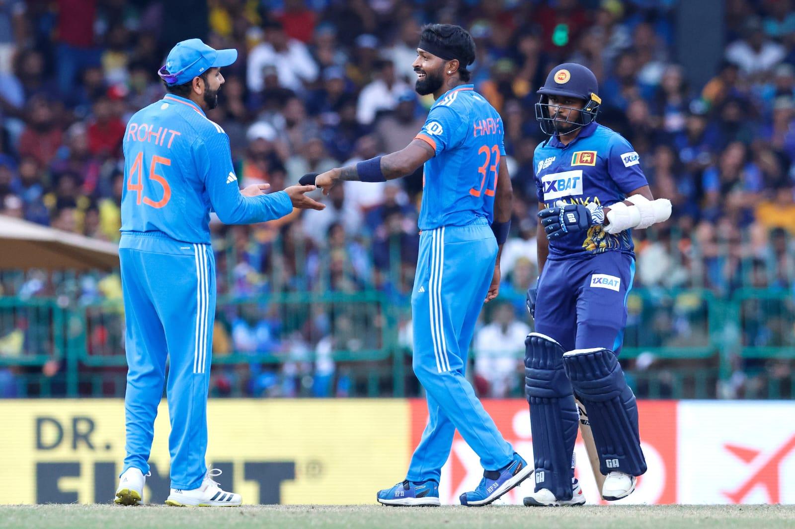 IND vs SL, Asia Cup 2023 Final: सिराज और पांड्या ने लंका में लगाई आग, एशिया कप के फाइनल में 50 रनों पर ऑलआउट हुई श्रीलंका
