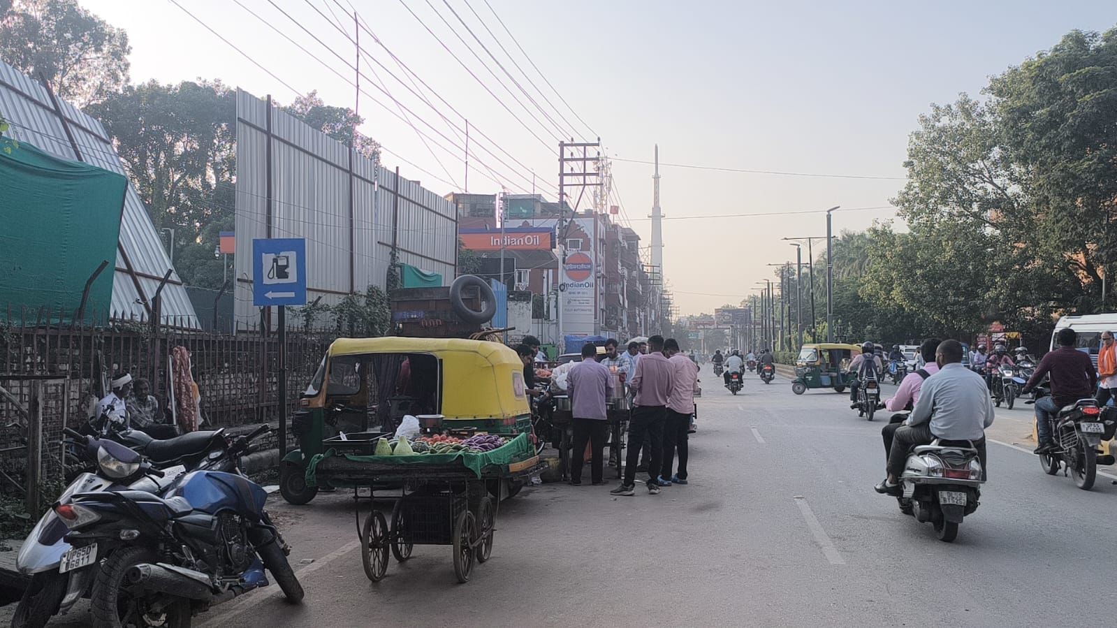 टकसाल सिनेमा पर नगर निगम की कार्रवाई, सड़क पर मलबा फैलाने पर लगा 4 हजार का जुर्माना