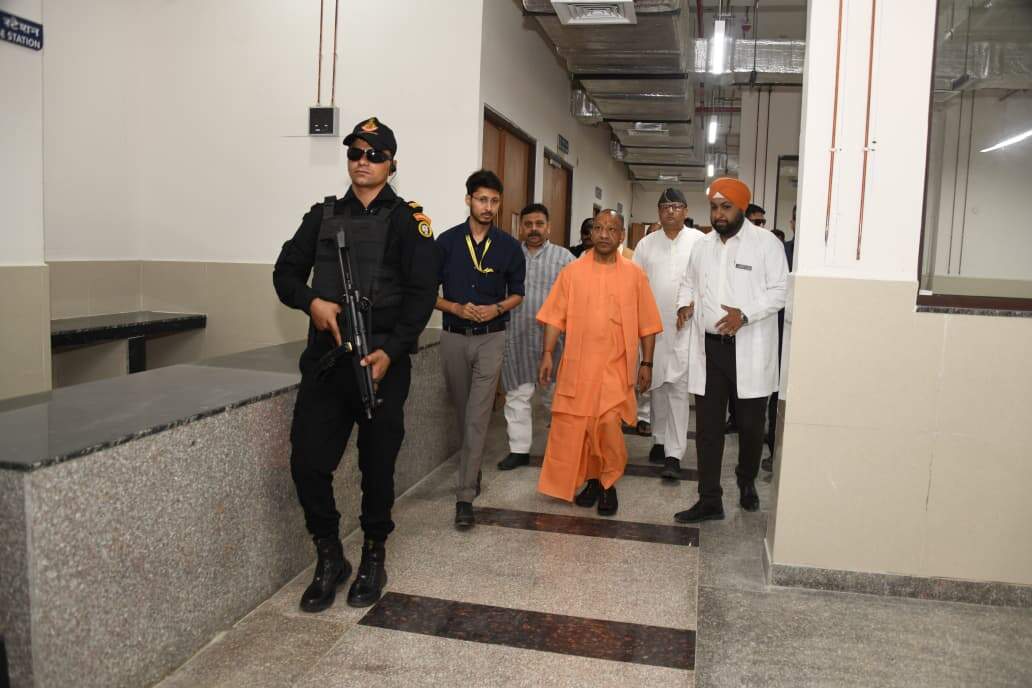 प्रो. अनुप सिंह ने बताया कि केंद्र का प्रारंभिक संचालन भूतल और प्रथम तल पर कुल 52 बिस्तरों के साथ शुरू किया जाएगा। मुख्यमंत्री ने पूरे भवन का निरीक्षण कर चिकित्सा सुविधाओं, उपकरणों और मानव संसाधनों की उपलब्धता के संबंध में जानकारी प्राप्त की।