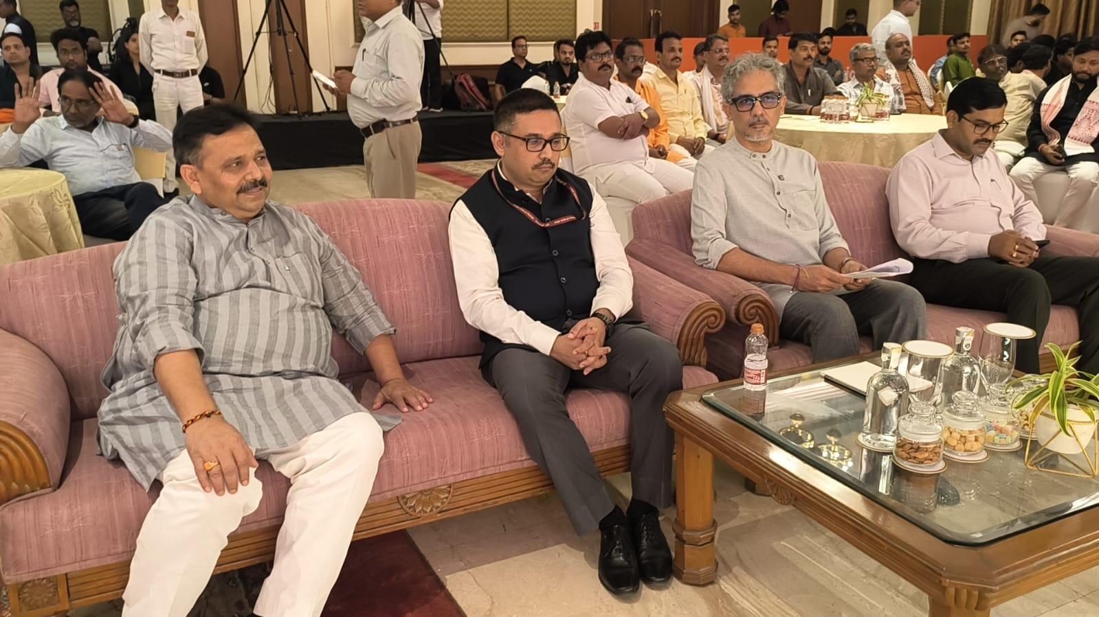 स्विगी फूड मार्केटप्लेस के सीईओ रोहित कपूर ने कहा कि काशी का भोजन अपने आप में एक अनुभव है। इस साझेदारी से लाखों पर्यटकों को शहर के असली स्वाद से जुड़ने का अवसर मिलेगा, वहीं स्थानीय व्यवसायों को भी नए अवसर प्राप्त होंगे।