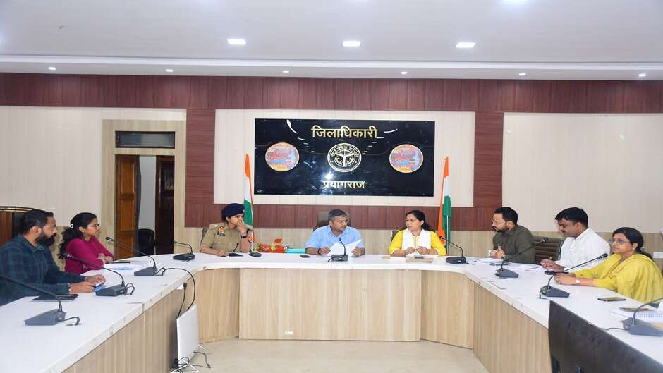 प्रयागराज में दशहरा-दुर्गापूजा को लेकर प्रशासन अलर्ट, सड़क से लेकर सुरक्षा तक तैयारियों की समीक्षा