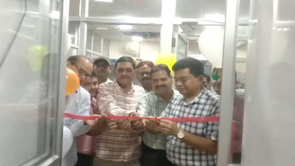 Chandauli News: चन्दौली में डेंगू के मरीजों को जांच के लिए नहीं करना होगा घंटों इंतजार, सीएमओ ने किया लैब का उद्घाटन