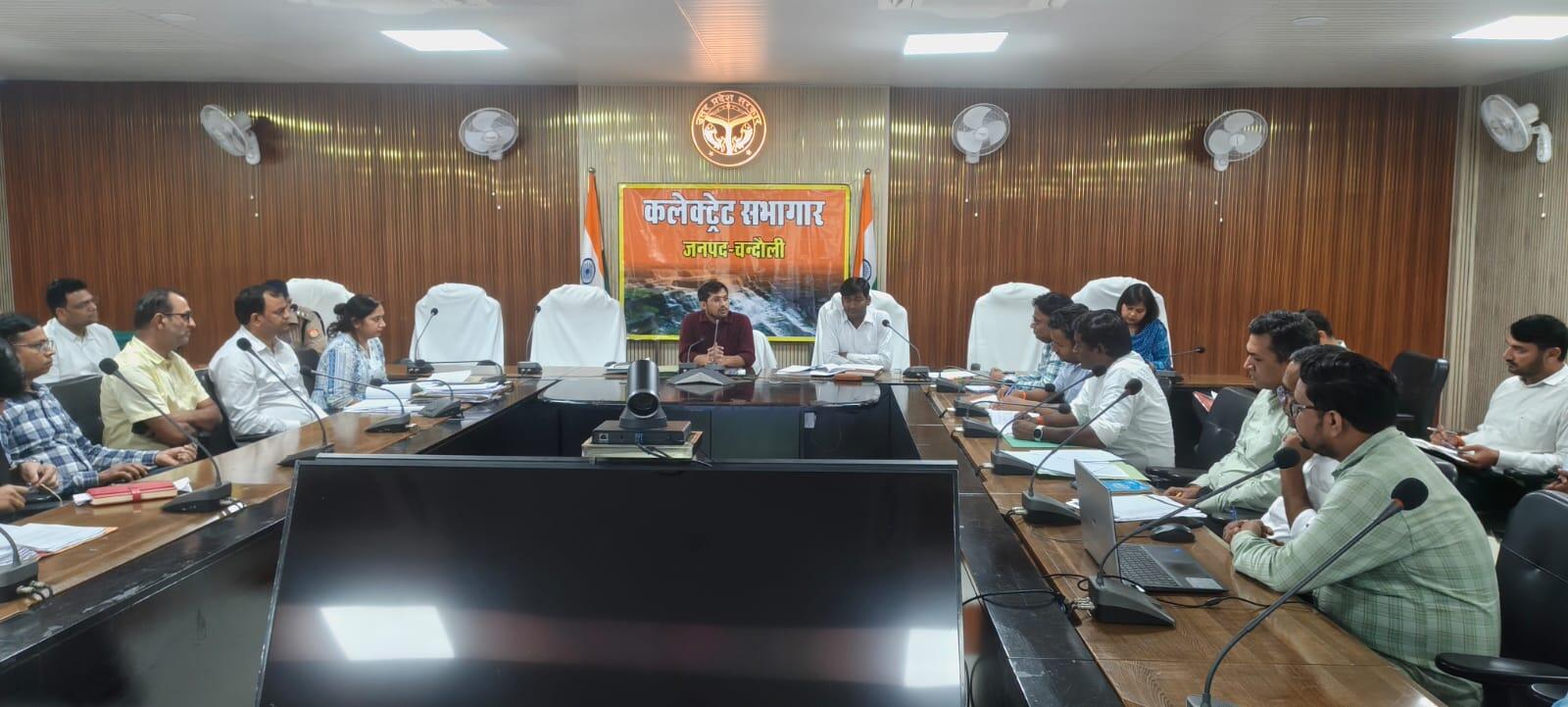जिलाधिकारी ने कहा कि महात्मा गांधी जयंती को जनपद में गरिमामय तरीके से मनाया जाएगा। उन्होंने जयंती से पहले पूरे जिले में विशेष स्वच्छता अभियान चलाने के निर्देश दिए। इसके तहत सार्वजनिक स्थलों, प्रमुख मार्गों, सरकारी कार्यालयों, अस्पतालों और शिक्षण संस्थानों में व्यापक सफाई कराने को कहा गया।