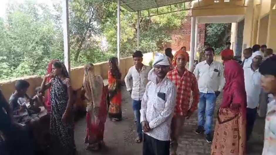 Chandauli News: चन्दौली में संदिग्ध परिस्थितियों में एक विवाहिता की मौत, ससुरालियों पर लगा हत्या का आरोप